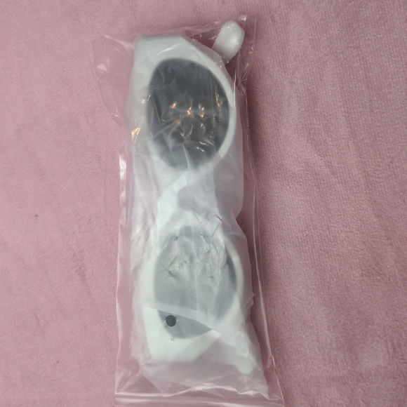 Petals and Peacocks White Round Sunglasses - Picture 6 of 6